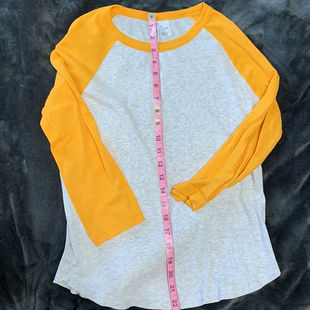H&M Basics Tee - Picture 3 of 4